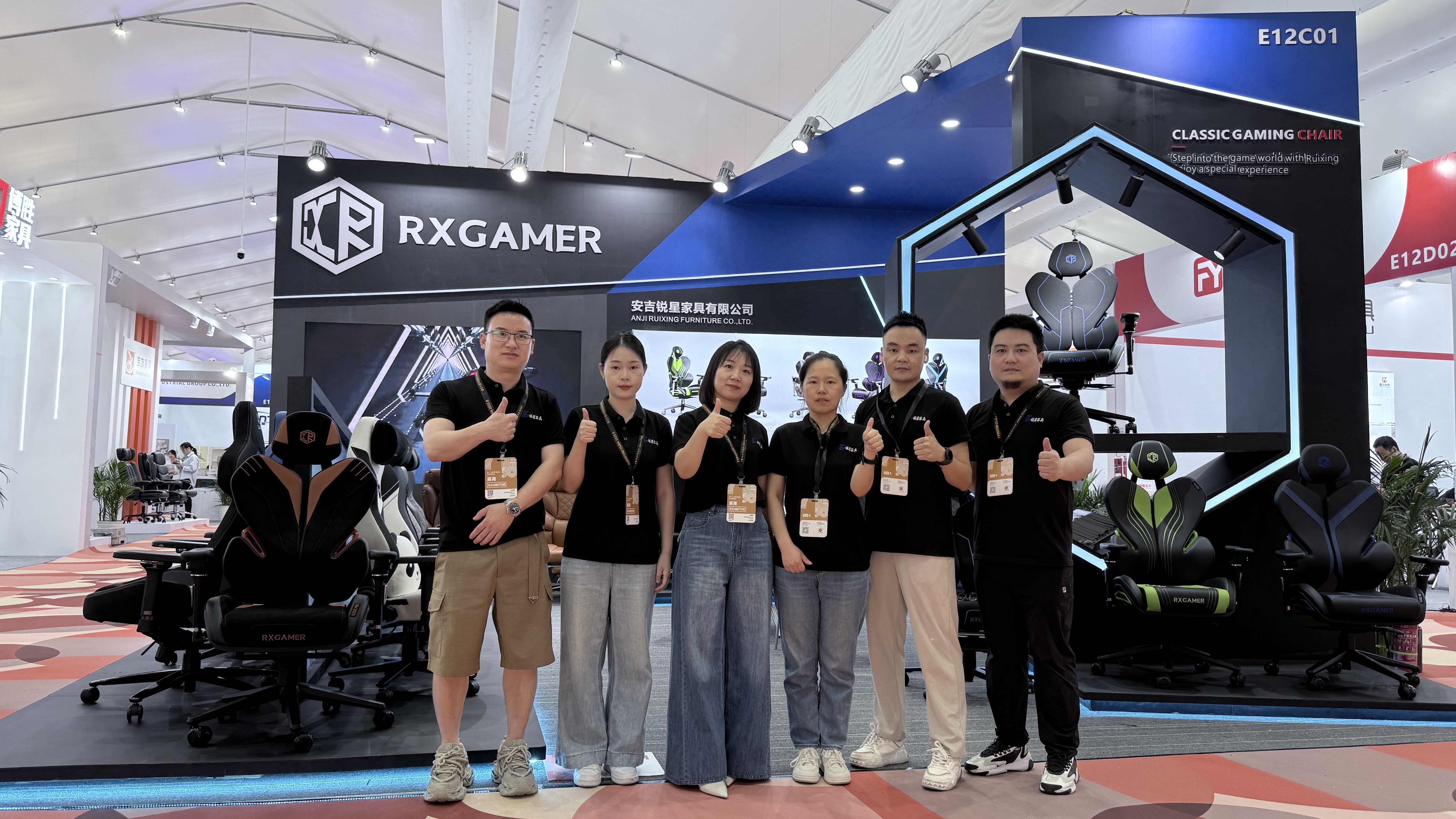 Meble Anji RuiXing z sukcesem prezentują się na 30. Międzynarodowych Targach Mebli w Chinach