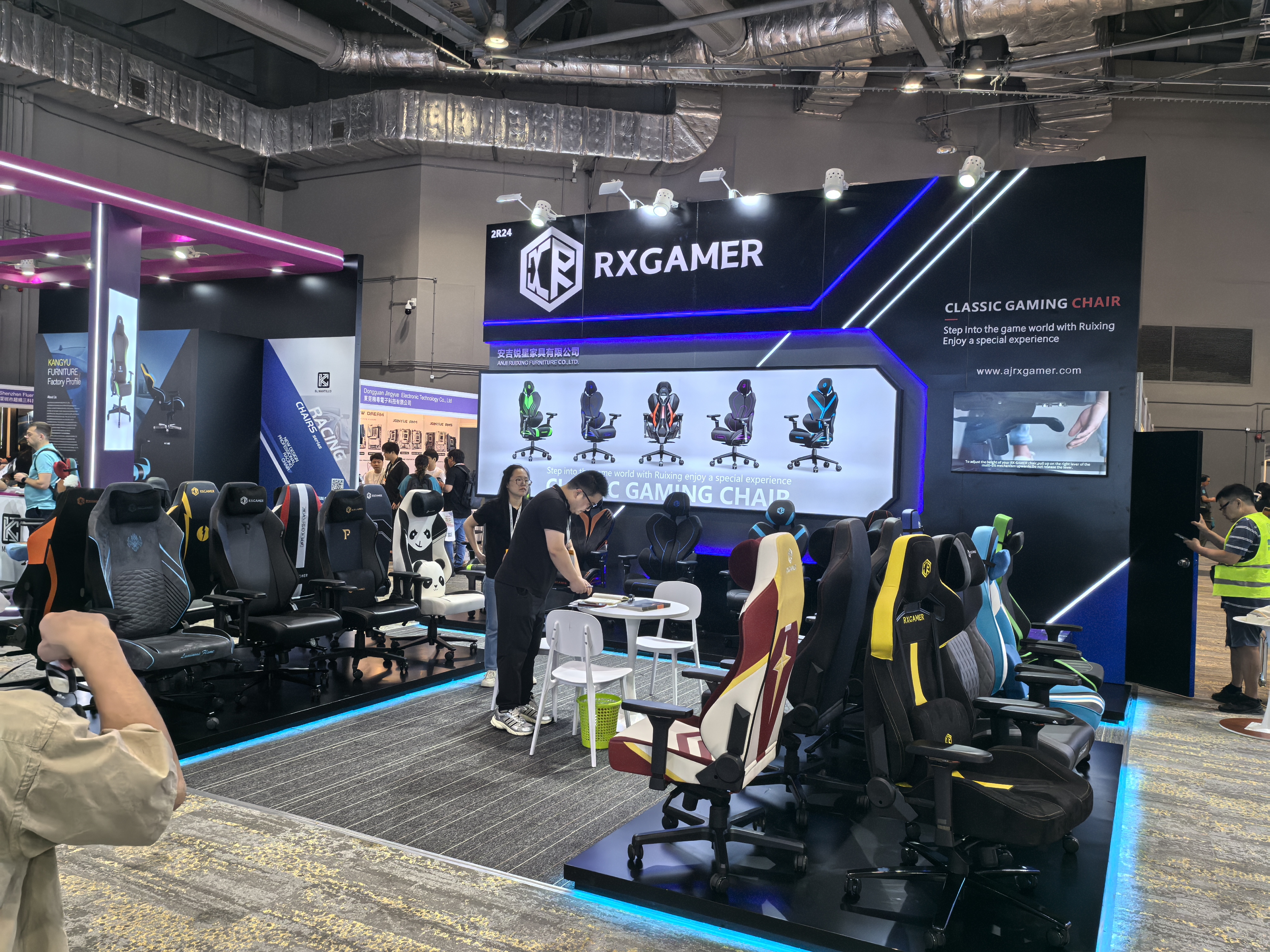 Anji Ruixing Furniture błyszczy na targach elektroniki w Hongkongu (jesień) z wielkim sukcesem